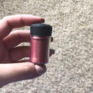 Eyeshadow pigment